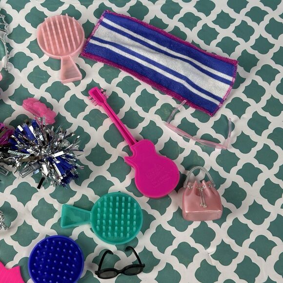 LOL Surprise OMG Dolls Accessories Clothes Mixed Lot Earrings Shoes 20+ Pieces - Picture 4 of 7